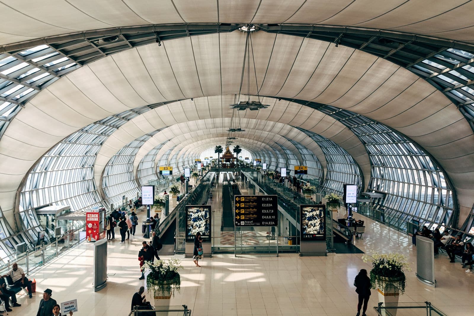 Grand departure hall at Suvarnabhumi Airport, Bangkok